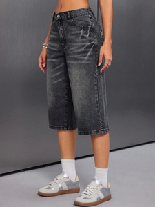 Women's high-waisted vintage washed black denim bermuda shorts with cat whiskers pattern