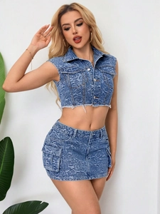 Blauwe tweedelige denim set voor dames met vest met bloemenjacquard en minirok met zakken