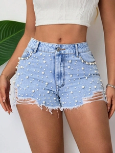 Pantaloncini di jeans a vita alta azzurri da donna con perle bianche e strass
