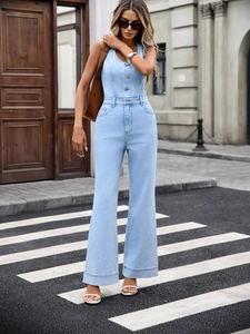 Tuta sexy in denim azzurro senza maniche con gamba larga e bottoni da donna