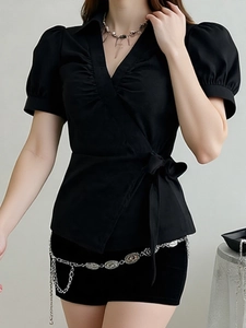 Elegantes schwarzes Wickelshirt für Damen mit Puffärmeln, V-Ausschnitt und Taillenband