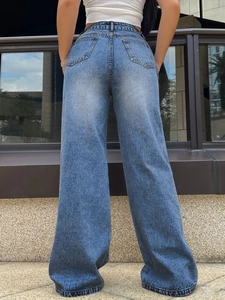 Damen Weite Jeans in Hellblau mit Vintage-Waschung und hoher Taille Rückansicht