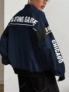 Détail du blouson de course vintage avec imprimés WAITING GAME et CHICAGO