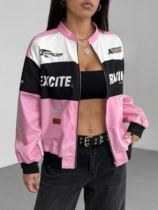 Détails de broderie sur veste de course avec imprimés EXCITE et CHICAGO