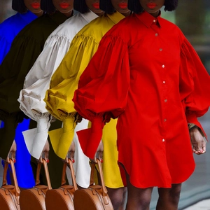 Détails de robes chemises avec manches lanternes surdimensionnées et poignets évasés en cinq couleurs