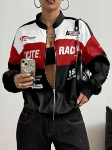 Détail du blouson bomber de course avec texte Excite et design bicolore rouge