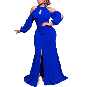 Robe de soirée bleu roi élégante avec licou, épaules dénudées et fente haute sexy sur le côté