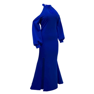 Robe de soirée bleu roi avec licou, manches lanternes à épaules nues et fente latérale