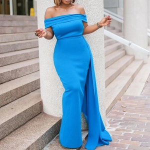 Robe de soirée élégante bleu roi à épaules dénudées avec coupe sirène et volants latéraux