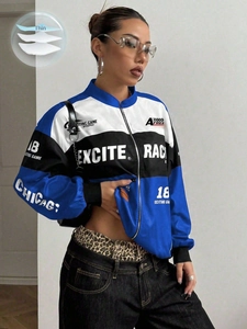 Détail du blouson varsity racing bleu et blanc avec broderie Excite Racing rétro