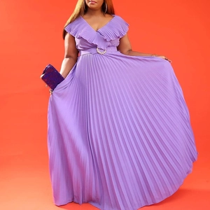 Robe longue plissée violette élégante avec col en V à volants et ceinture assortie
