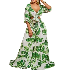 Ensemble d'été deux pièces pour femmes avec imprimé tropical, haut court en V et pantalon large