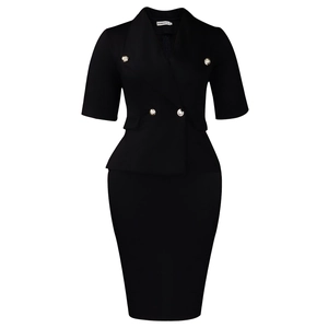Détails du tailleur noir pour femme avec col à revers et boutons dorés gaufrés
