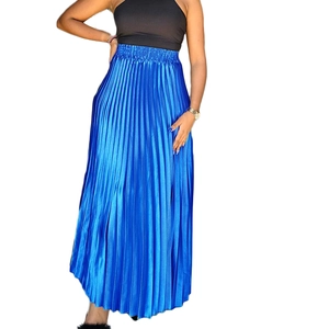 Detail of royal blue pleated satin skirt featuring a high elastic waist and glossy fabric