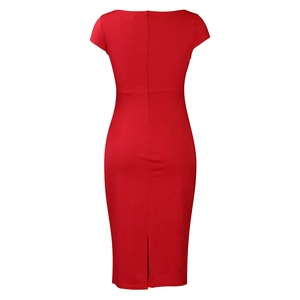 Vue arrière robe crayon rouge épaules dénudées avec zip et fente au bas de l'ourlet