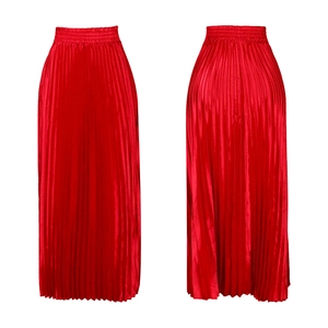 Detail of elegant red high-waisted pleated maxi skirt with satin finish and elastic waist