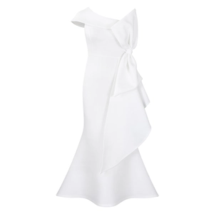 Dettaglio di un abito a sirena bianco con grande fiocco e silhouette elegante
