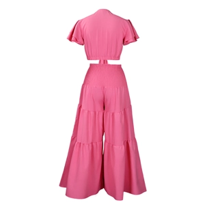 Vue arrière de l'ensemble deux pièces magenta avec haut court et pantalon large à étages