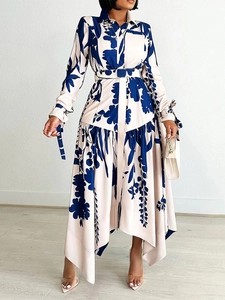 Robe longue fleurie à revers avec ceinture et ourlet irrégulier en crème et bleu