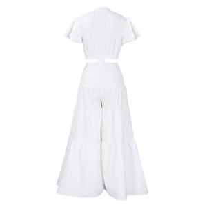 Vue arrière de l'ensemble deux pièces blanc avec haut à volants et pantalon large fluide