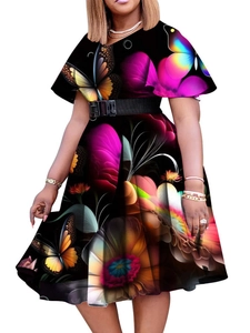 Robe mi-longue noire tendance avec imprimés fleurs et papillons en 3D et ceinture assortie