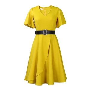Detail von V-Ausschnitt und Rüschenärmeln an einem leuchtend gelben A-Linien-Kleid