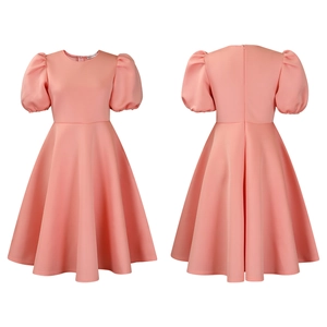Détail vue avant et arrière de la robe de soirée pêche avec manches bouffantes et taille haute