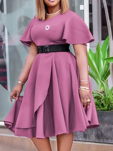 Elegantes V-Ausschnitt Kleid mit Rüschenärmeln und schwarzem Gürtel in Altrosa
