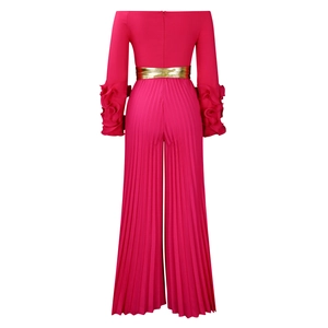 Vue arrière d'une combinaison fuchsia épaules dénudées avec jambes plissées et ceinture