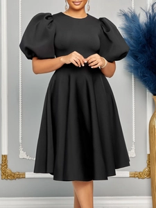 Robe de soirée élégante noire à manches bouffantes, coupe trapèze et taille haute