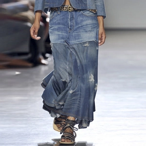 Gonna lunga in denim patchwork da donna con orlo irregolare e stile bohémien