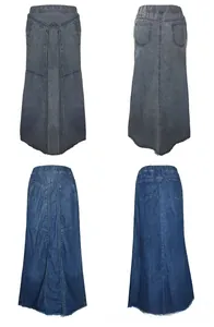 Détail de la jupe longue en jean à taille haute avec coutures et ourlet effiloché