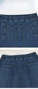 Vue détaillée de la taille haute élastique et des poches sur jupe en jean bleu