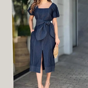 Damen Retro Dunkelblau Denim Midi Kleid Eckiger Ausschnitt Puffärmel Schleifengürtel Kontrastnähte Fashion Street Jeanskleid