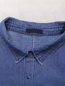 Abito a camicia in denim spesso da donna con colletto a rever classico e bottoni