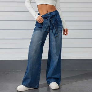 Detail von dunkelblauer Wide Leg Jeans mit hoher Taille, Bindeschleife und großen Taschen
