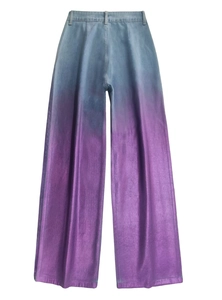 Détail du pantalon taille haute à jambes larges avec dégradé argenté et fini métallisé