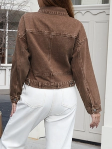 Schmale Retro-Jeansjacke für Damen in Braun mit Vintage-Waschung und Nieten-Design