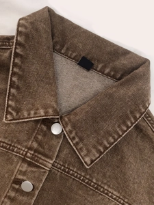 Retro Slim-Fit braune Denim-Jacke für Damen mit Vintage-Polokragen und Metallknöpfen