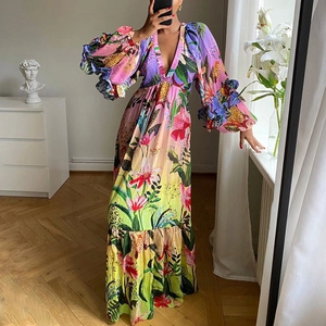 Vestido largo con estampado floral y de leopardo, escote en V y volantes para las vacaciones