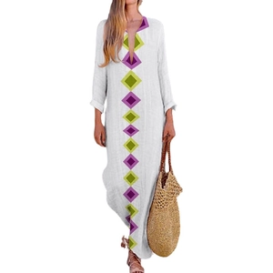 Women's white boho maxi dress with V-neck and geometric print for summer holidays