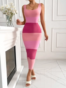 Chic striped knit maxi dress with sleeveless backless design for beach vacation style