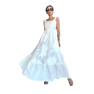 Robe longue blanche sans manches élégante avec de grandes appliques de pétales de fleurs 3D
