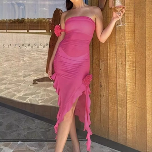 Robe midi bustier moulante rose fuchsia avec volants et fente latérale sexy