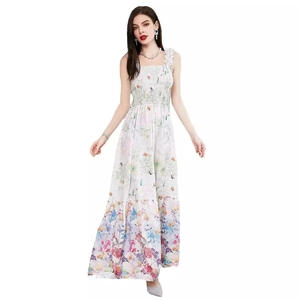 Sommerliches Maxikleid mit Blumendruck, breiten Trägern und fließender A-Linien-Silhouette