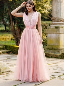 Elegant Women Pink Deep V-Neck Backless Evening Dress With Artificial Pearl Details Tulle Mesh Long Gown For Wedding Party Sexy Halter Dress
