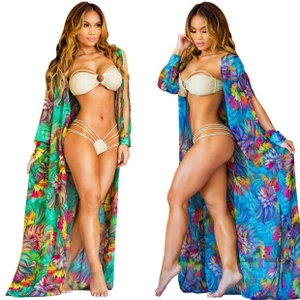 Ensemble trois pièces bikini beige et cache-maillot en mousseline à imprimé tropical floral