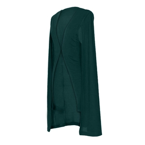 Vue détaillée du blazer long vert foncé avec manches cape fendues et devant ouvert élégant