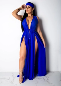 Cache-maillot de plage en mousseline bleu roi avec col en V profond et fente haute