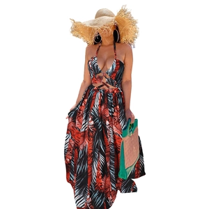 Robe longue dos nu avec col en V profond, imprimé tropical et découpe à la taille